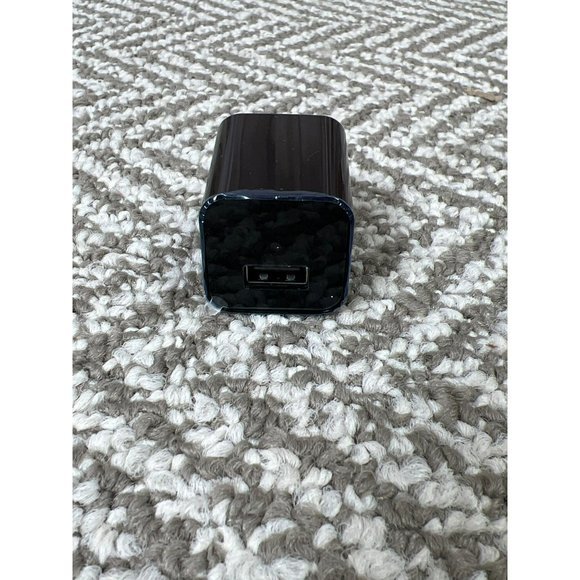 Divine Charger USB W/Spy Camera - Picture 3 of 5